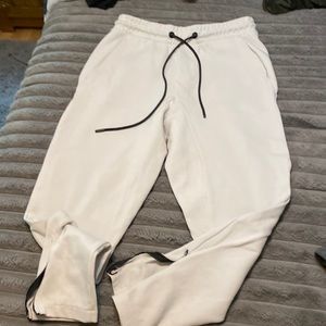 Men’s Zara joggers with pockets and zippers on bottom